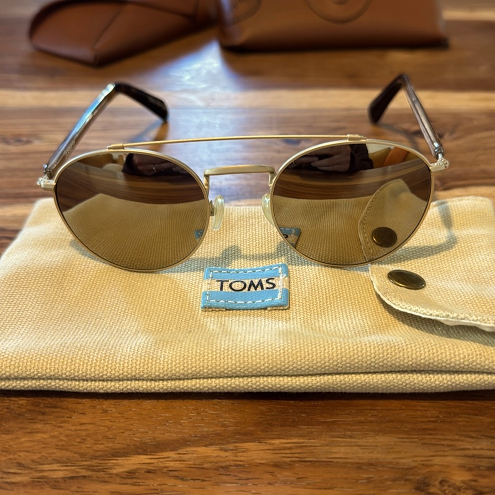 EUC Tom’s sunglasses with case